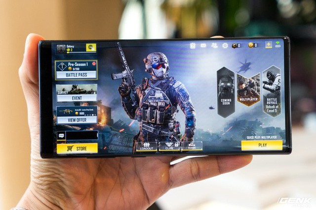 Trên tay Galaxy Note10/Note10+ vừa ra mắt: nhẹ hơn, thiết kế tinh tế hơn, màu sắc rất đẹp, S Pen lột xác hoàn toàn trở thành cây đũa thần trong truyện Harry Potter - Ảnh 17. Trên tay Galaxy Note10/Note10+ vừa ra mắt: nhẹ hơn, thiết kế tinh tế hơn, màu sắc rất đẹp, S Pen lột xác hoàn toàn trở thành cây đũa thần trong truyện Harry Potter - Ảnh 17.