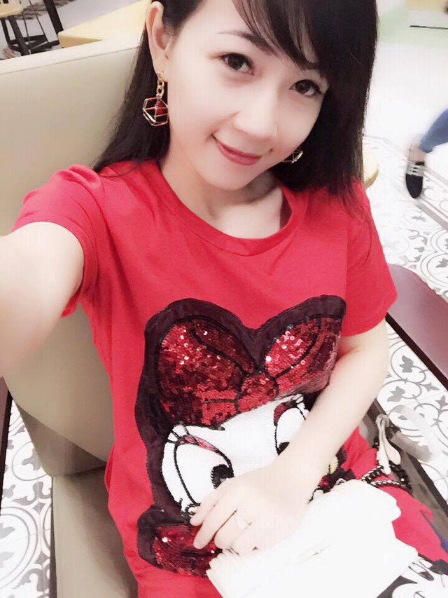 Chuyện đời nghiệt ngã: Là vợ ingame, cô nàng mỉm cười chúc phúc khi đến dự đám cưới “chồng ảo” với “vợ thật - Ảnh 5. Chuyện đời nghiệt ngã: Là vợ ingame, cô nàng mỉm cười chúc phúc khi đến dự đám cưới “chồng ảo” với “vợ thật - Ảnh 5.