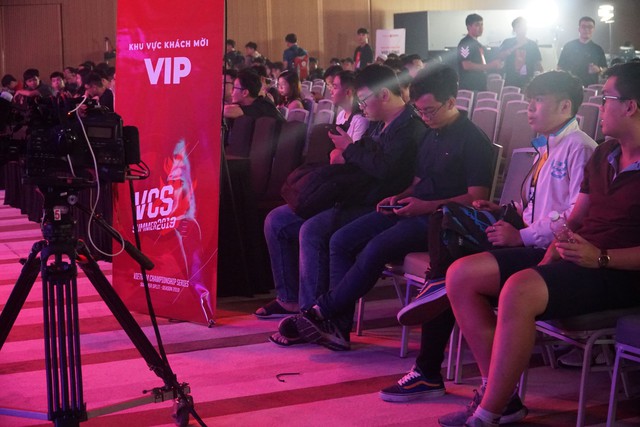 LMHT: Chung kết VCS mùa hè 2019 - Sức nóng lan tỏa từ trận đấu siêu kinh điển của LMHT Việt Nam - Ảnh 5.