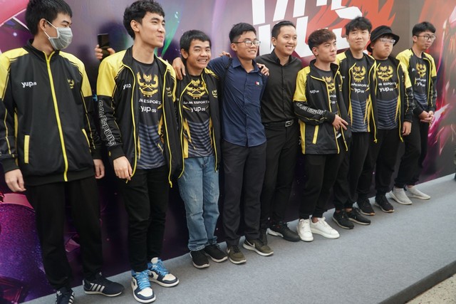 LMHT: Chung kết VCS mùa hè 2019 - Sức nóng lan tỏa từ trận đấu siêu kinh điển của LMHT Việt Nam - Ảnh 8.