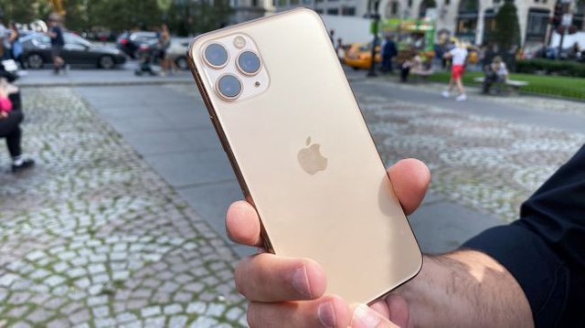 Trang bị kính bảo vệ bền nhất thế giới, iPhone 11 Pro vẫn vỡ tan nát khi thả rơi từ độ cao chỉ... 1m - Ảnh 3. Trang bị kính bảo vệ bền nhất thế giới, iPhone 11 Pro vẫn vỡ tan nát khi thả rơi từ độ cao chỉ... 1m - Ảnh 3.