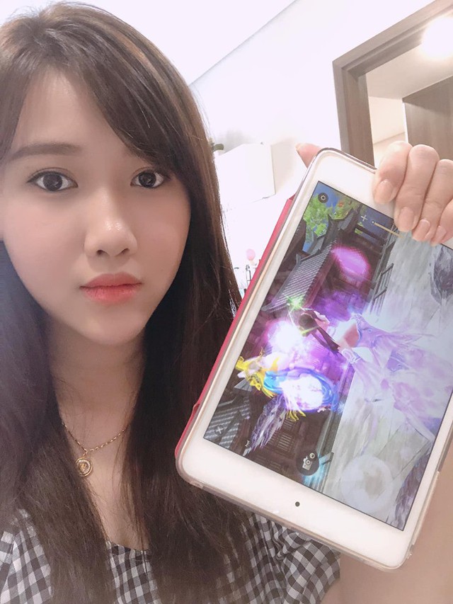 Các hot girl đồng loạt ngoi lên thả thính nhiệt tình chỉ vì... 1 chiếc váy: Con gái dễ dụ đến thế là cùng! - Ảnh 19. Các hot girl đồng loạt ngoi lên thả thính nhiệt tình chỉ vì... 1 chiếc váy: Con gái dễ dụ đến thế là cùng! - Ảnh 19.