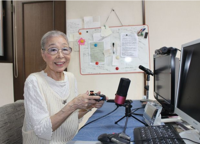 Xuất hiện cụ bà game thủ 89 tuổi vẫn vẩy chuột PUBG như hack Game online giúp tuổi già thi vị hơn rất nhiều - Ảnh 1.