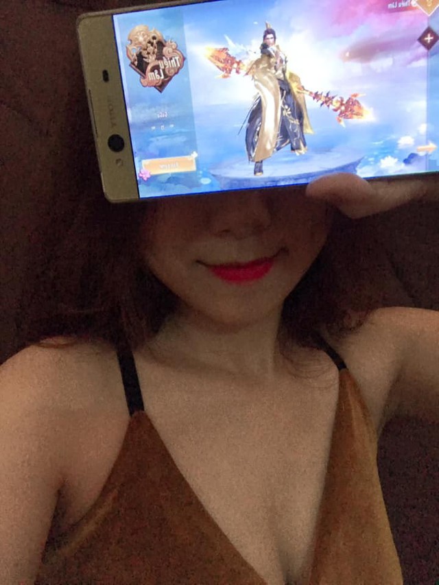 Bái phục câu thả thính tượng hình của nữ game thủ: 19 năm không 1 ai theo đuổi, tuột 1 cúc áo... 19 người đuổi theo - Ảnh 10. Bái phục câu thả thính tượng hình của nữ game thủ: 19 năm không 1 ai theo đuổi, tuột 1 cúc áo... 19 người đuổi theo - Ảnh 10.
