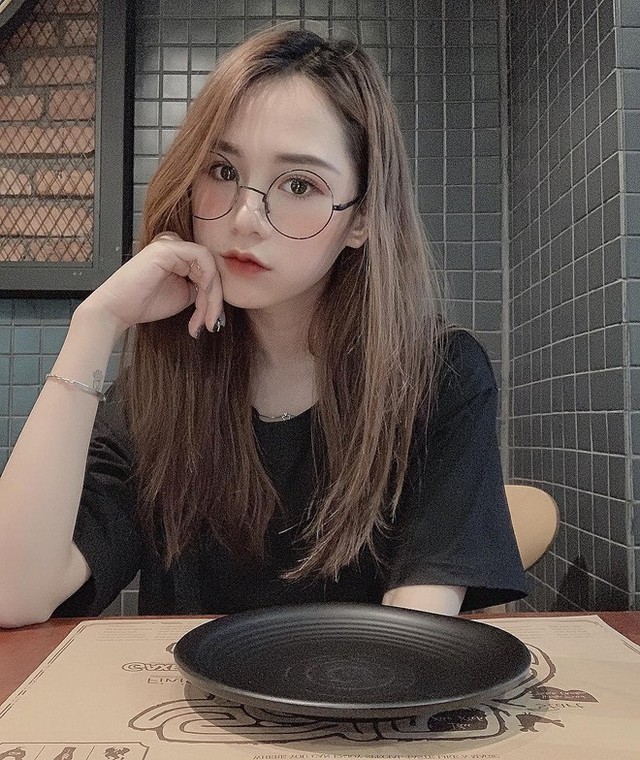 Hội girl xinh Việt lọt tầm ngắm netizen Trung: Người được ví giống Linh Ka, người kiếm sương sương 70 triệu/tháng - Ảnh 5.