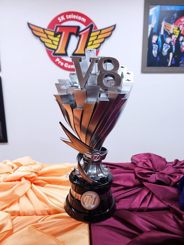 LMHT: Chưa đến CKTG, các tuyển thủ SKT T1 đã nhận được cup vô địch từ... cộng đồng fan - Ảnh 4.
