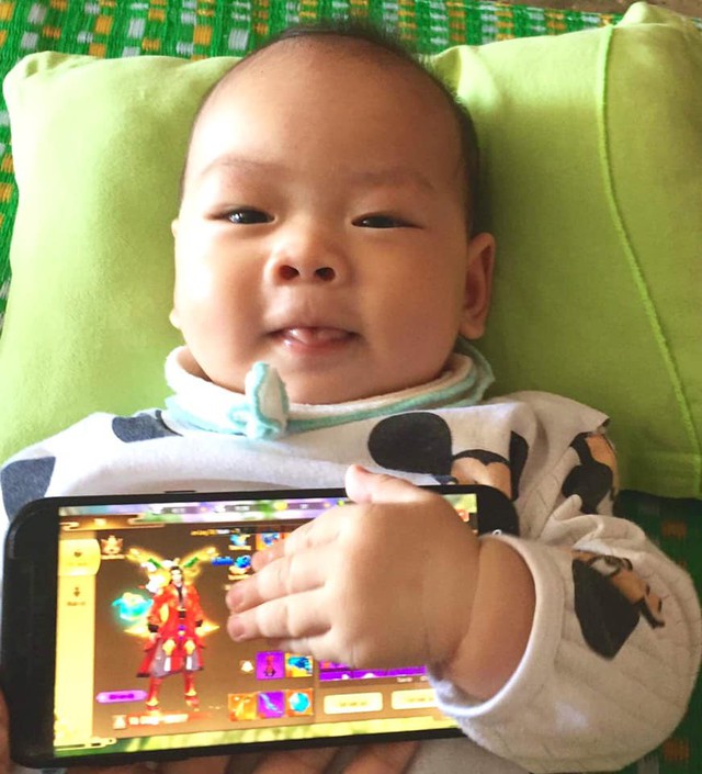 “Cưng muốn xỉu” game thủ nhí “được” bố trưng dụng tham gia event lấy quà, bé tí đã có nét “hot girl” - Ảnh 12. “Cưng muốn xỉu” game thủ nhí “được” bố trưng dụng tham gia event lấy quà, bé tí đã có nét “hot girl” - Ảnh 12.