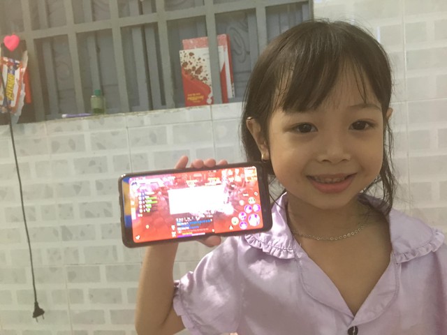 “Cưng muốn xỉu” game thủ nhí “được” bố trưng dụng tham gia event lấy quà, bé tí đã có nét “hot girl” - Ảnh 14. “Cưng muốn xỉu” game thủ nhí “được” bố trưng dụng tham gia event lấy quà, bé tí đã có nét “hot girl” - Ảnh 14.
