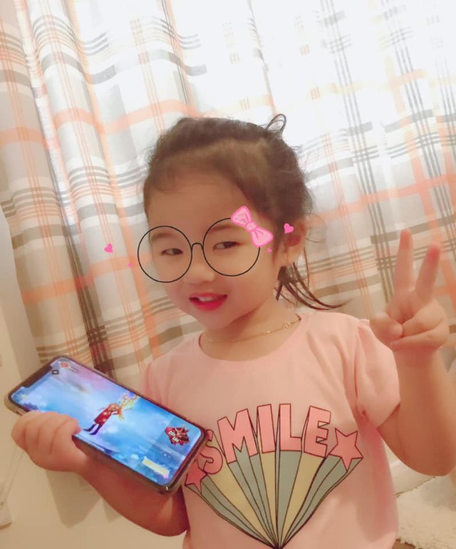 “Cưng muốn xỉu” game thủ nhí “được” bố trưng dụng tham gia event lấy quà, bé tí đã có nét “hot girl” - Ảnh 6. “Cưng muốn xỉu” game thủ nhí “được” bố trưng dụng tham gia event lấy quà, bé tí đã có nét “hot girl” - Ảnh 6.