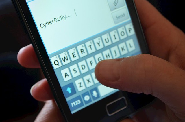 Cậu bé tự sát vì bị bạn phát tán tin nhắn Facebook lên mạng xã hội - Ảnh 1. Cậu bé tự sát vì bị bạn phát tán tin nhắn Facebook lên mạng xã hội - Ảnh 1.