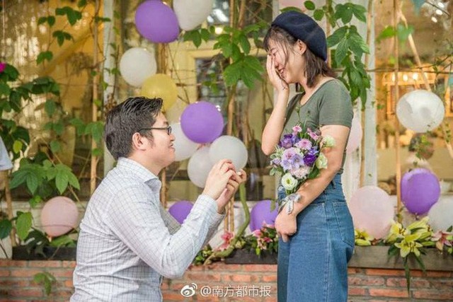 Cô nàng “tốt số” được cầu hôn bằng 25 chiếc iPhone X, nhưng hành động sau đó của cặp đôi mới thật ấn tượng - Ảnh 4. Cô nàng “tốt số” được cầu hôn bằng 25 chiếc iPhone X, nhưng hành động sau đó của cặp đôi mới thật ấn tượng - Ảnh 4.