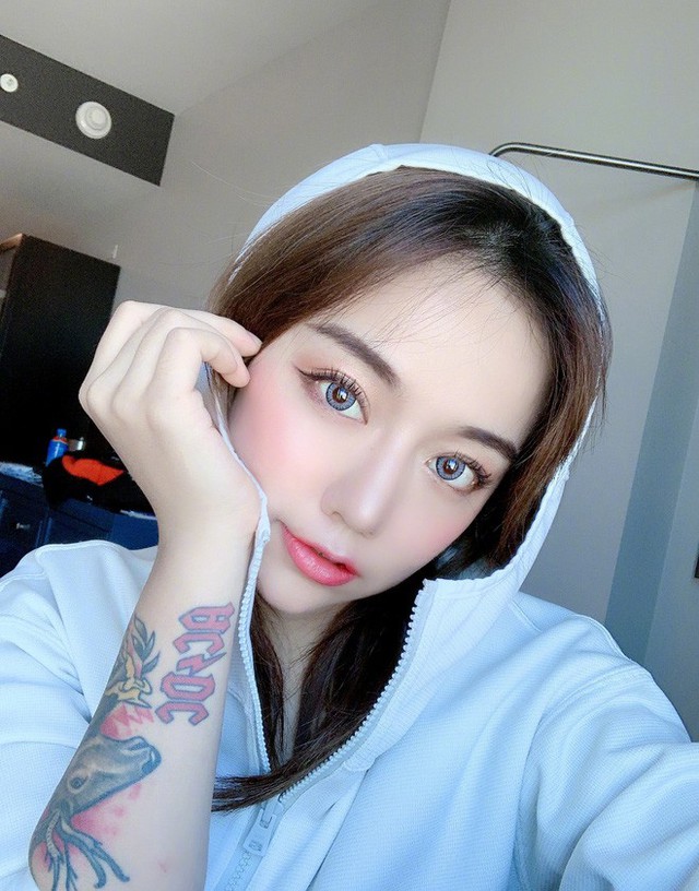 Tự tin khoe ảnh mặt mộc, hot girl gần 6 triệu follow khiến dân mạng khóc thét: Làm ơn đừng dọa ma tôi nữa - Ảnh 2.