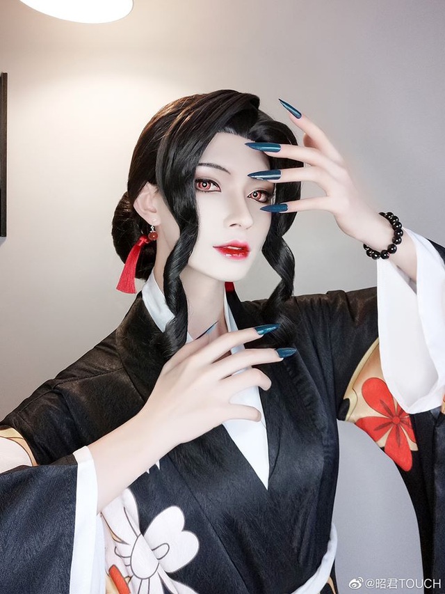 Kimetsu no Yaiba: Kibutsuji Muzan biến hóa khôn lường qua loạt ảnh cosplay siêu chất - Ảnh 7.