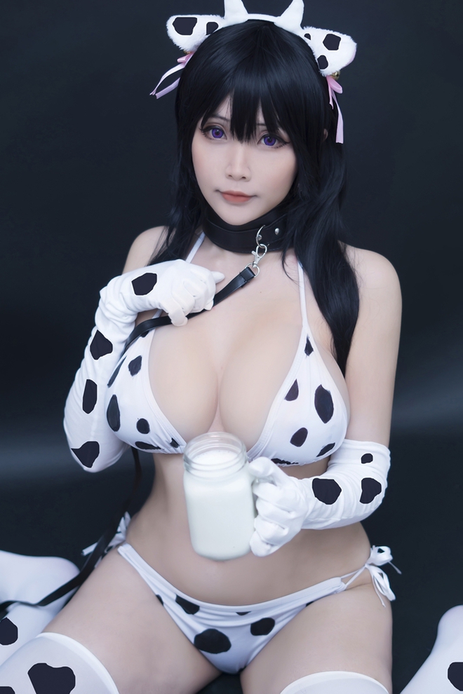 Tuyển tập ảnh cosplay bò sữa siêu sexy của các coser nổi tiếng, mỗi người một vẻ nhưng điểm chung là đều rất nuột