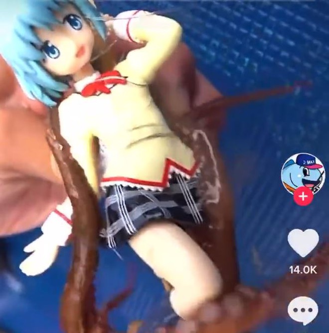 Một ngư dân Nhật Bản sử dụng mô hình gái xinh anime làm mồi câu bạch tuộc