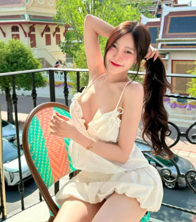 Đu trend váy băng keo muộn, hot girl triệu follow vẫn gây 