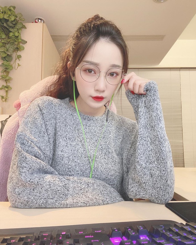 Liu Xuan thường ăn vận khá kín đáo, nên hiếm người biết rằng cô cũng sở hữu một vóc dáng khá nóng bỏng