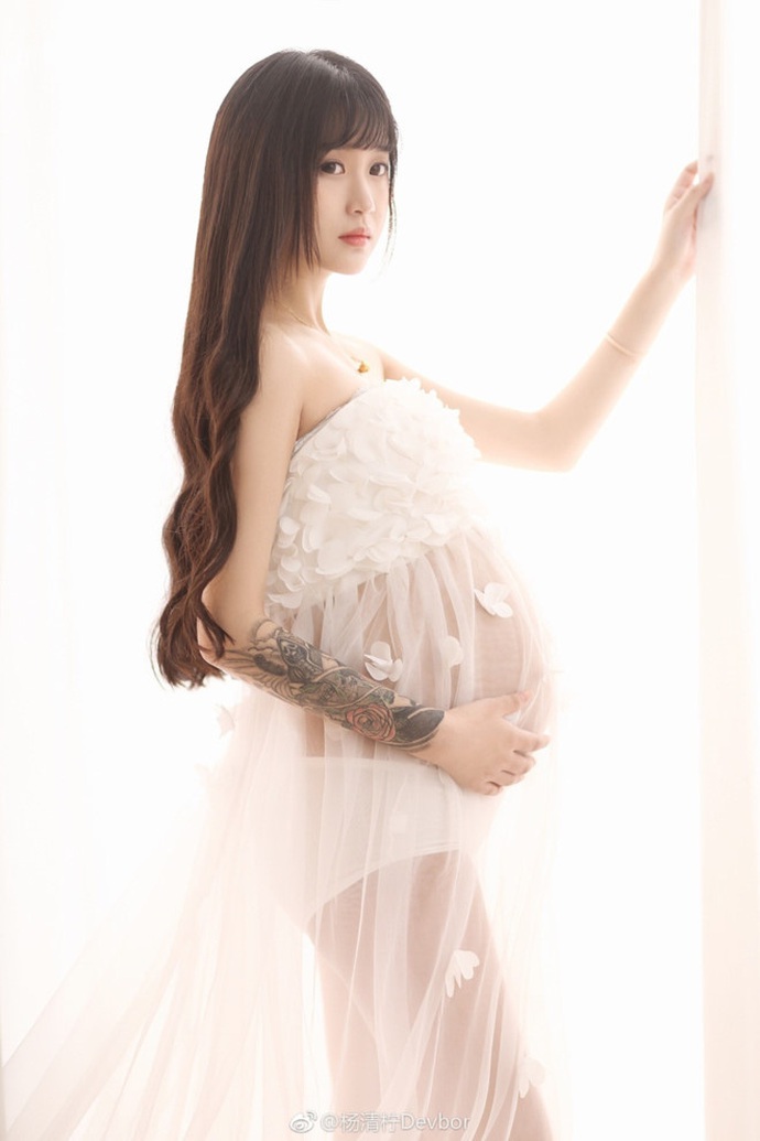 Và mang thai một năm sau đó