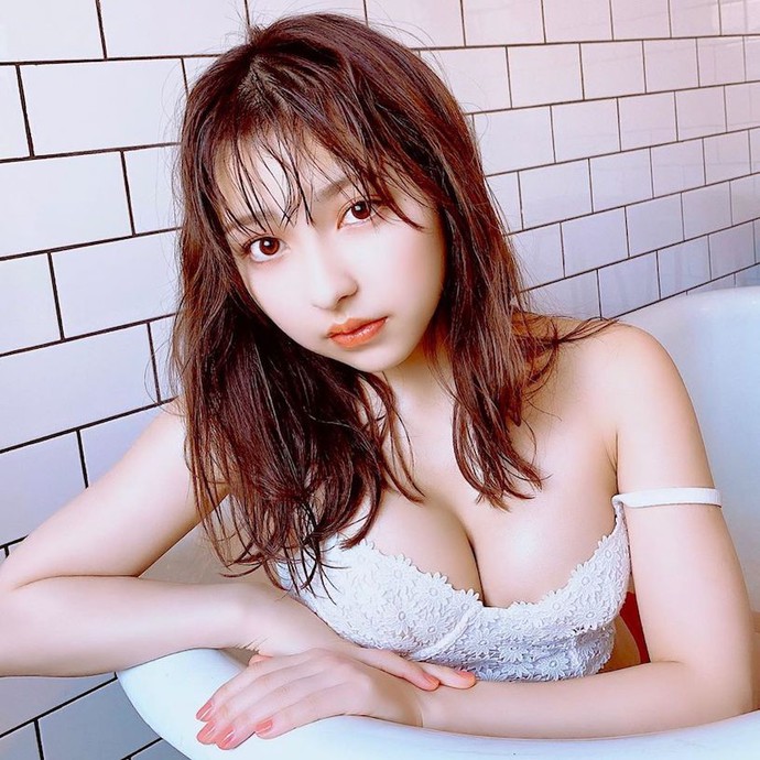 Chỉ cao 1m49 nhưng sở hữu vòng một siêu khủng, nàng hot girl được gọi là tiểu Yua Mikami dù vẫn còn đang là sinh viên - Ảnh 2. Chỉ cao 1m49 nhưng sở hữu vòng một siêu khủng, nàng hot girl được gọi là tiểu Yua Mikami dù vẫn còn đang là sinh viên - Ảnh 2.