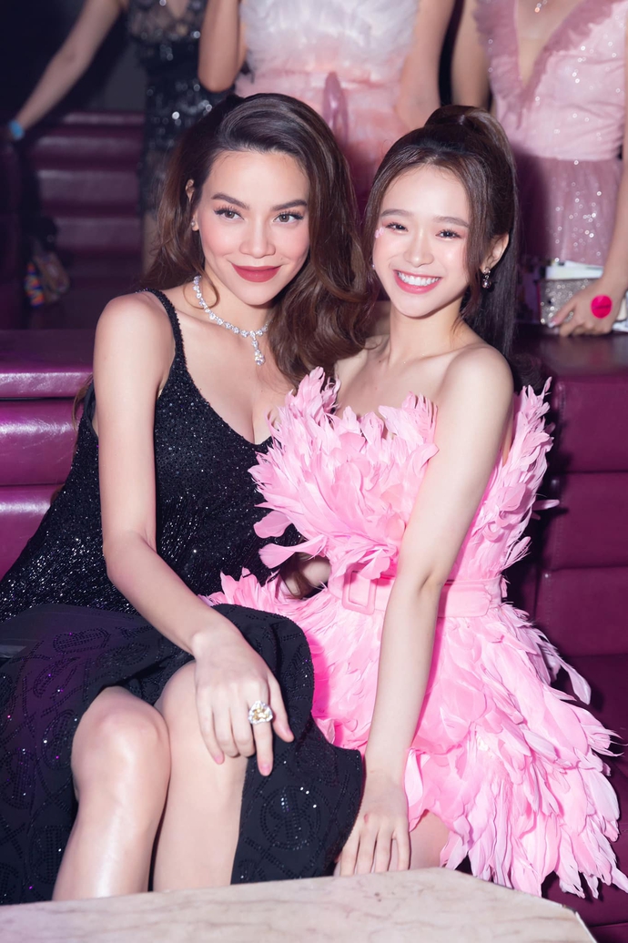 Đăng ảnh chụp chung cùng Hồ Ngọc Hà, hot girl Linh Ka nhận mưa lời khen vì đẹp cả nhan sắc lẫn tâm hồn - Ảnh 1. Đăng ảnh chụp chung cùng Hồ Ngọc Hà, hot girl Linh Ka nhận mưa lời khen vì đẹp cả nhan sắc lẫn tâm hồn - Ảnh 1.