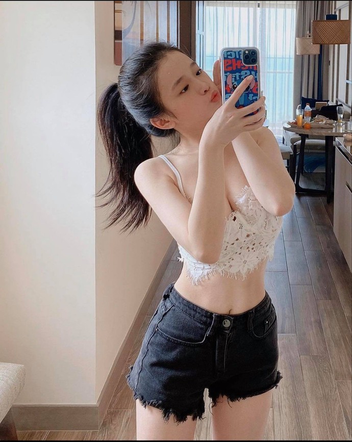 Đăng ảnh chụp chung cùng Hồ Ngọc Hà, hot girl Linh Ka nhận mưa lời khen vì đẹp cả nhan sắc lẫn tâm hồn - Ảnh 3. Đăng ảnh chụp chung cùng Hồ Ngọc Hà, hot girl Linh Ka nhận mưa lời khen vì đẹp cả nhan sắc lẫn tâm hồn - Ảnh 3.