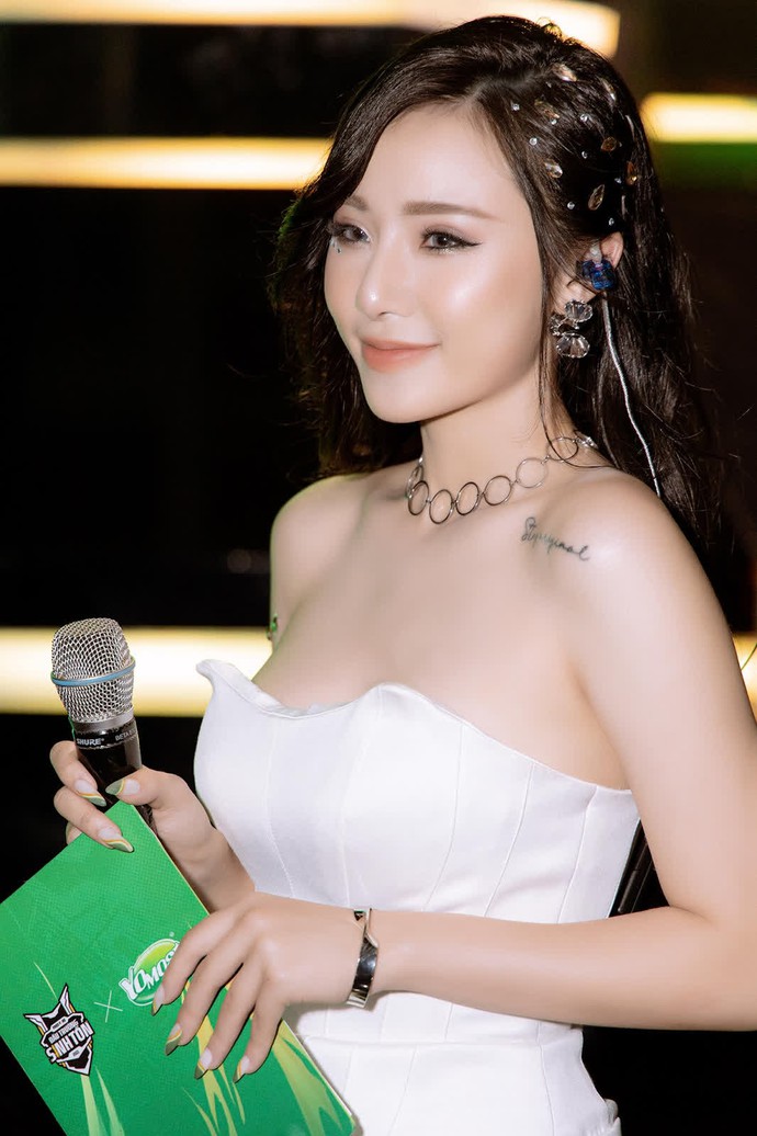 nữ MC Minh Anh sẵn sàng bước lên bất cứ chương trình nào -16199602023851608685159