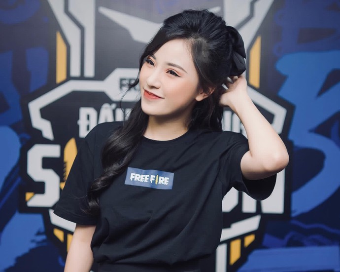 nữ MC Minh Anh sẵn sàng bước lên bất cứ chương trình nào -16199602027791614165852