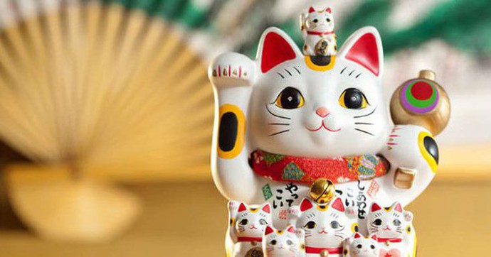 Nguồn gốc và ý nghĩa bất ngờ của “chú mèo vẫy khách” cầu may nổi tiếng trong văn hóa Nhật Bản