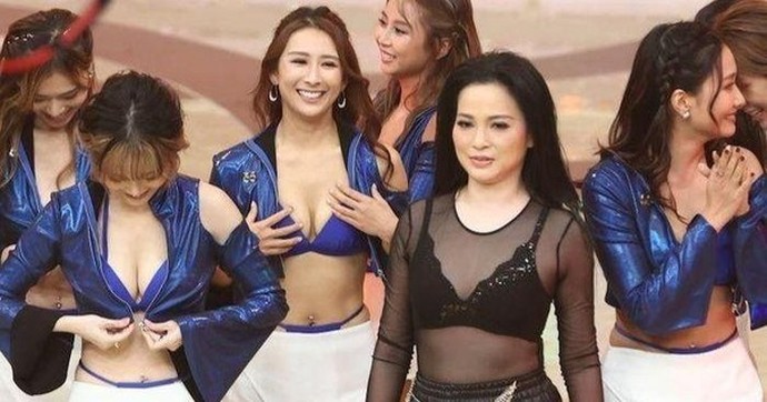Đài TVB bị chỉ trích vì để diễn viên mặc váy ngắn và nội y trình diễn