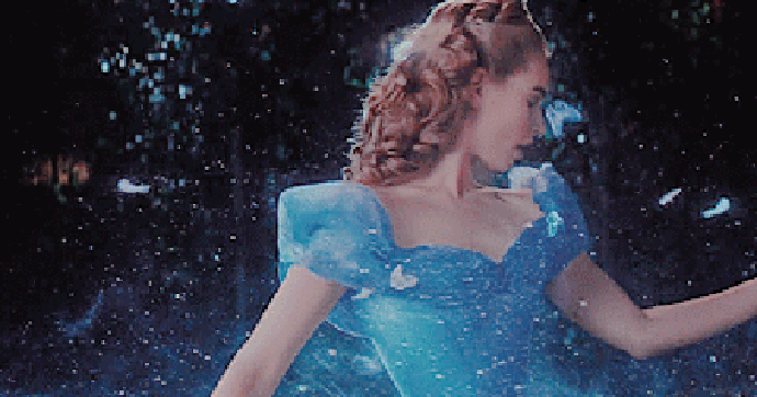 Bí mật về bộ váy Lọ Lem đẹp nhất Disney: Đính 110.000 viên pha lê, nữ chính chịu khổ trăm bề