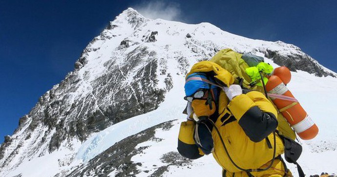 Vì sao những người bỏ mạng trên đỉnh Everest sẽ phải nằm tại đó mãi mãi?