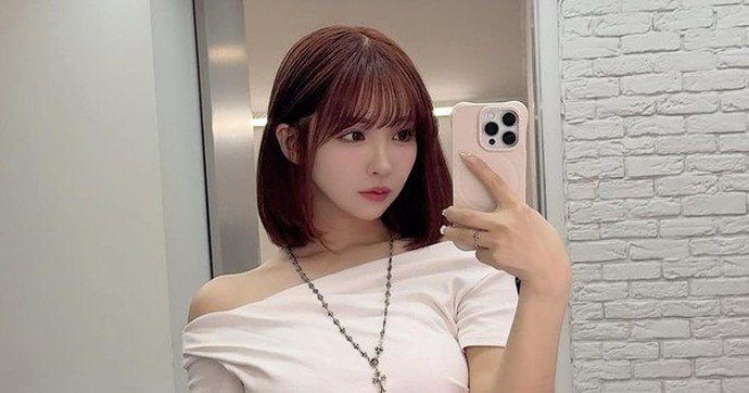 Fan được dịp tròn mắt khi Yua Mikami cosplay