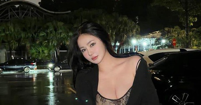 Hot girl khiến cộng đồng mạng mê mẩn với bộ sưu tập bikini