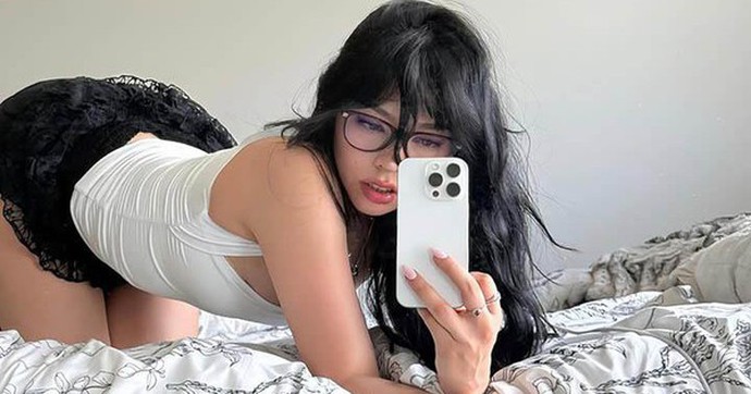 Khoe thân hình “lấp ló” bên bãi biển, hot girl gây bão với gần 10 triệu lượt xem trong 24 giờ