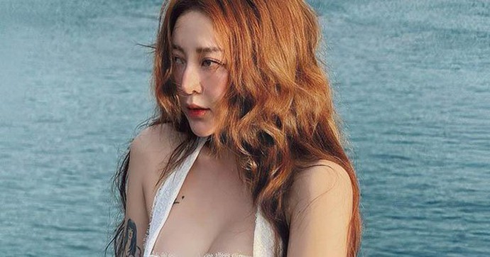 Hot girl khiến fan mê mệt với loạt ảnh khoe dáng bên bãi biển