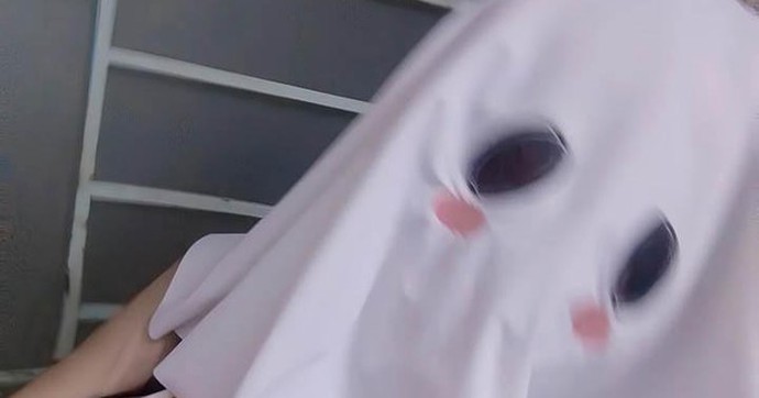 Coser hóa thân thành ma nhân dịp Halloween, fan đua nhau đòi “giữ chân ma nữ” để bảo vệ cộng đồng