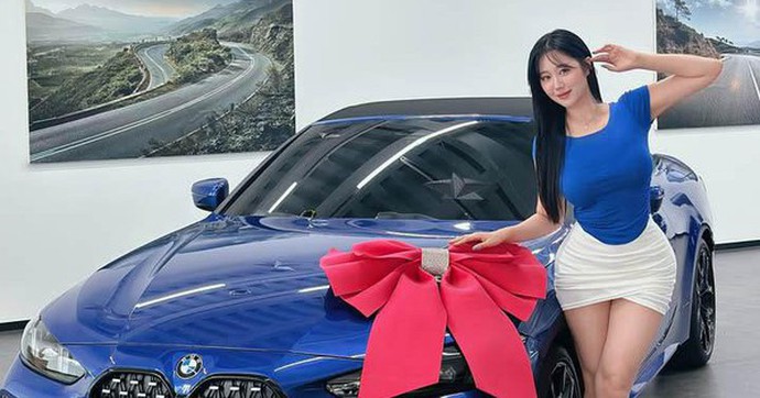 Siêu mẫu Hàn Quốc khoe thu nhập khủng, mỗi năm đổi một siêu xe mới