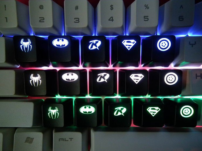 Spider man, Batman, Superman, Robin, Captain America đều có cả.