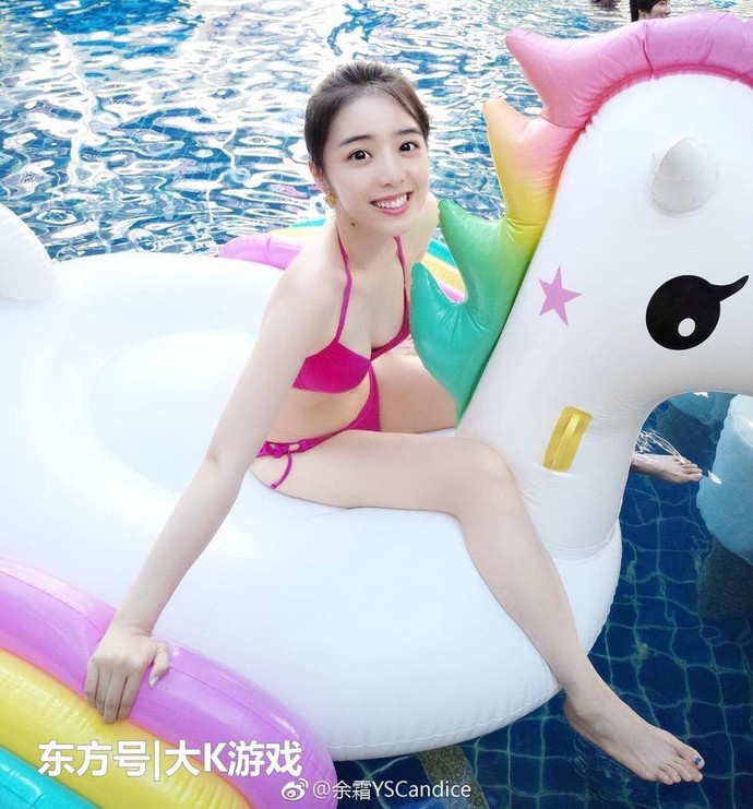 Ngắm nhìn nhan sắc đời thường của MC Candice - cô nàng MC quyến rũ của LMHT Trung Quốc - Ảnh 7. Ngắm nhìn nhan sắc đời thường của MC Candice - cô nàng MC quyến rũ của LMHT Trung Quốc - Ảnh 7.