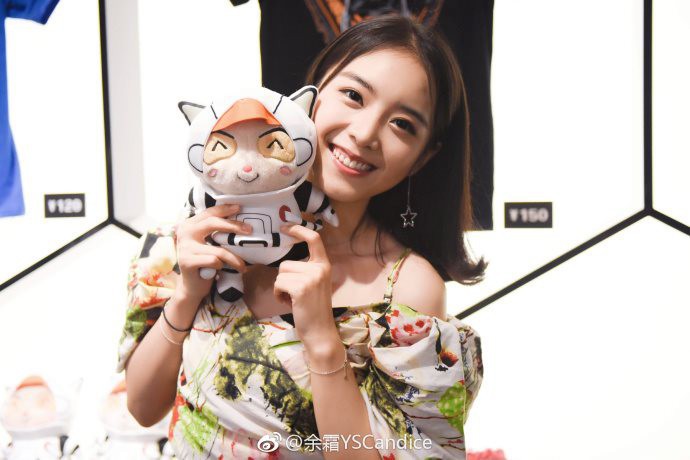 Ngắm nhìn nhan sắc đời thường của MC Candice - cô nàng MC quyến rũ của LMHT Trung Quốc - Ảnh 11. Ngắm nhìn nhan sắc đời thường của MC Candice - cô nàng MC quyến rũ của LMHT Trung Quốc - Ảnh 11.