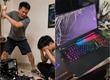 Bị bố đập máy tính vì mê game quá đà, con trai nhịn ăn hai ngày, bố lại phải bỏ ra gần 100 triệu để dỗ dành, gây xôn xao CĐM