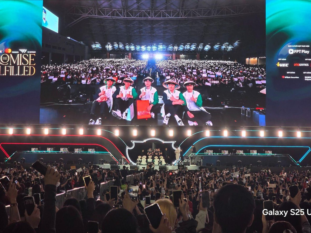 Khi đi xem T1 mà không biết màn hình này là gì, tôi hỏi AI