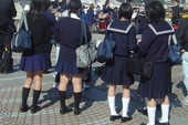 Bắt buộc nữ sinh mặc đồ lót trắng, thậm chí còn... "kiểm tra" định kỳ, trường học ở Nhật bị chỉ trích dữ dội