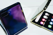 Cận cảnh Samsung Galaxy Z Flip: Thiết kế gập dọc, chất liệu kính dẻo, vẫn có vết nhăn, giá 1380 USD