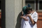 Bloomberg: Bệnh viện quá tải vì Covid-19, bác sĩ Tây Ban Nha buộc phải chọn cho bệnh nhân nào chết