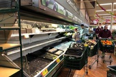 Vô duyên vô cớ, siêu thị phải đổ bỏ hàng tấn thực phẩm sạch trị giá gần 1 tỷ đồng vì hành động thiếu ý thức của một người phụ nữ