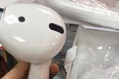 Đặt mua tai nghe AirPods trên mạng, người phụ nữ dở khóc dở cười khi hàng nhận về còn to hơn cả cái đầu