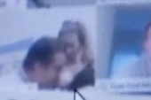 Nghị sĩ Argentina hồn nhiên hôn ngực bạn gái khi đang họp Quốc hội trên Zoom