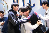 Invictus Gaming chơi lớn, chi 2 tỷ thuê hẳn cao ốc trung tâm Thượng Hải để mừng sinh nhật Rookie