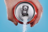 Nếu không muốn mắc ung thư đại trực tràng trước năm 40 tuổi, hãy giảm uống nước ngọt có đường
